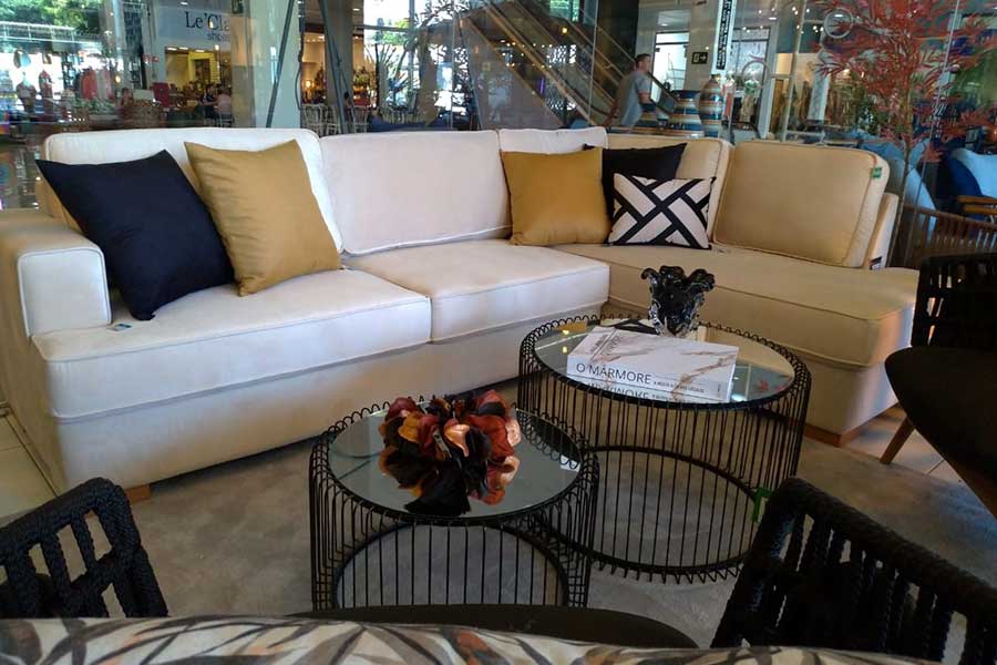 Quais são as grandes diferenças entre sofá living e sofá retrátil?